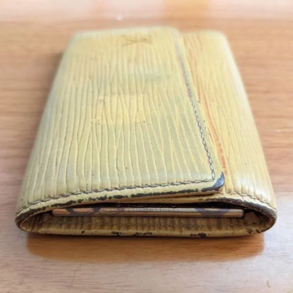 Louis Vuitton Epi Key Holder/Wallet #455💥PRICE DROP💥